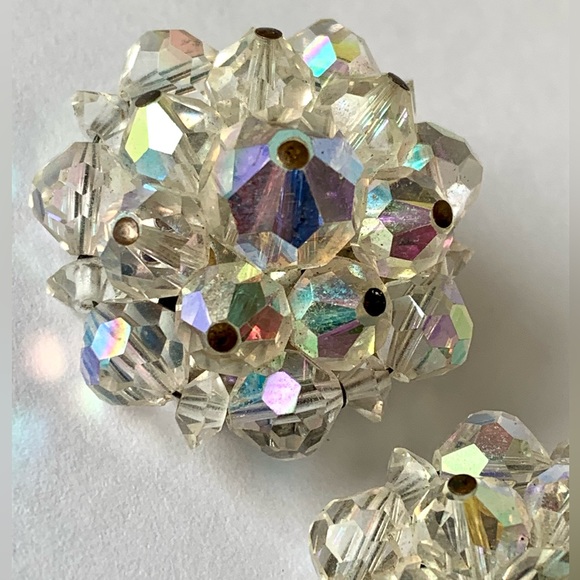 1950s Vintage Aurora Borealis Crystal Bead Cluster Clip On Earrings - Picture 2 of 9